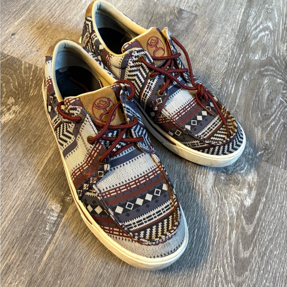 Patterned Men's Shoes with Red Accents